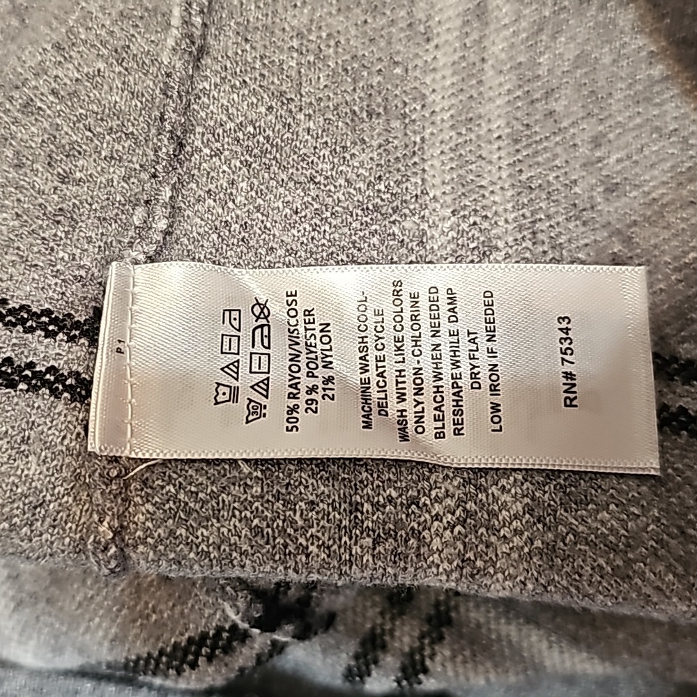 Max Studio this'll sturdy fabric sweater. Semi turtle neck. So cute. XL - Picture 4 of 4